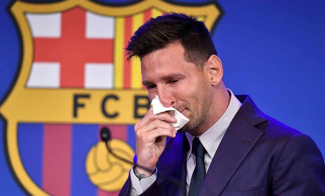 Lionel Messi llora en su despedida del FC Barcelona