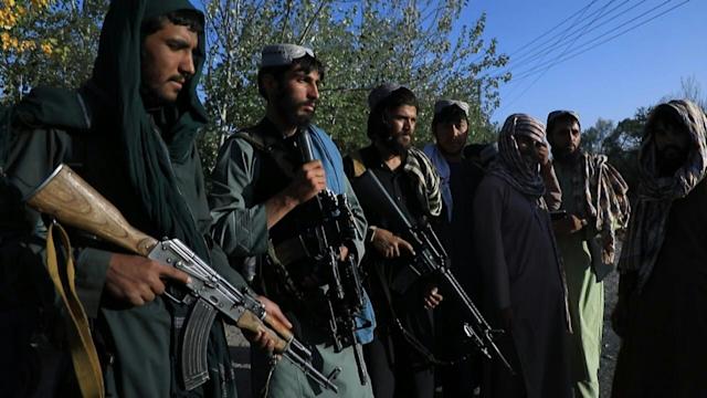 Talibanes tomaron Kabul y presidente fuga del país