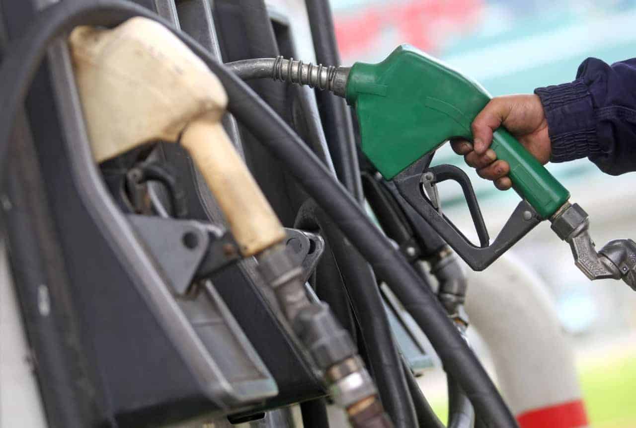 Petroleras subieron hasta 1,8% precio de combustibles de autos