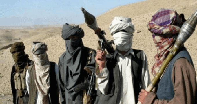 EE.UU y Reino Unido piden a sus ciudadanos se vayan de Afganistán ante avance de Talibanes