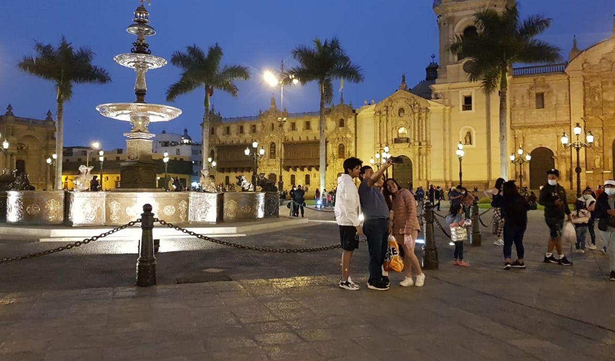 Plaza Mayor de Lima reabre tras permanecer cerrada