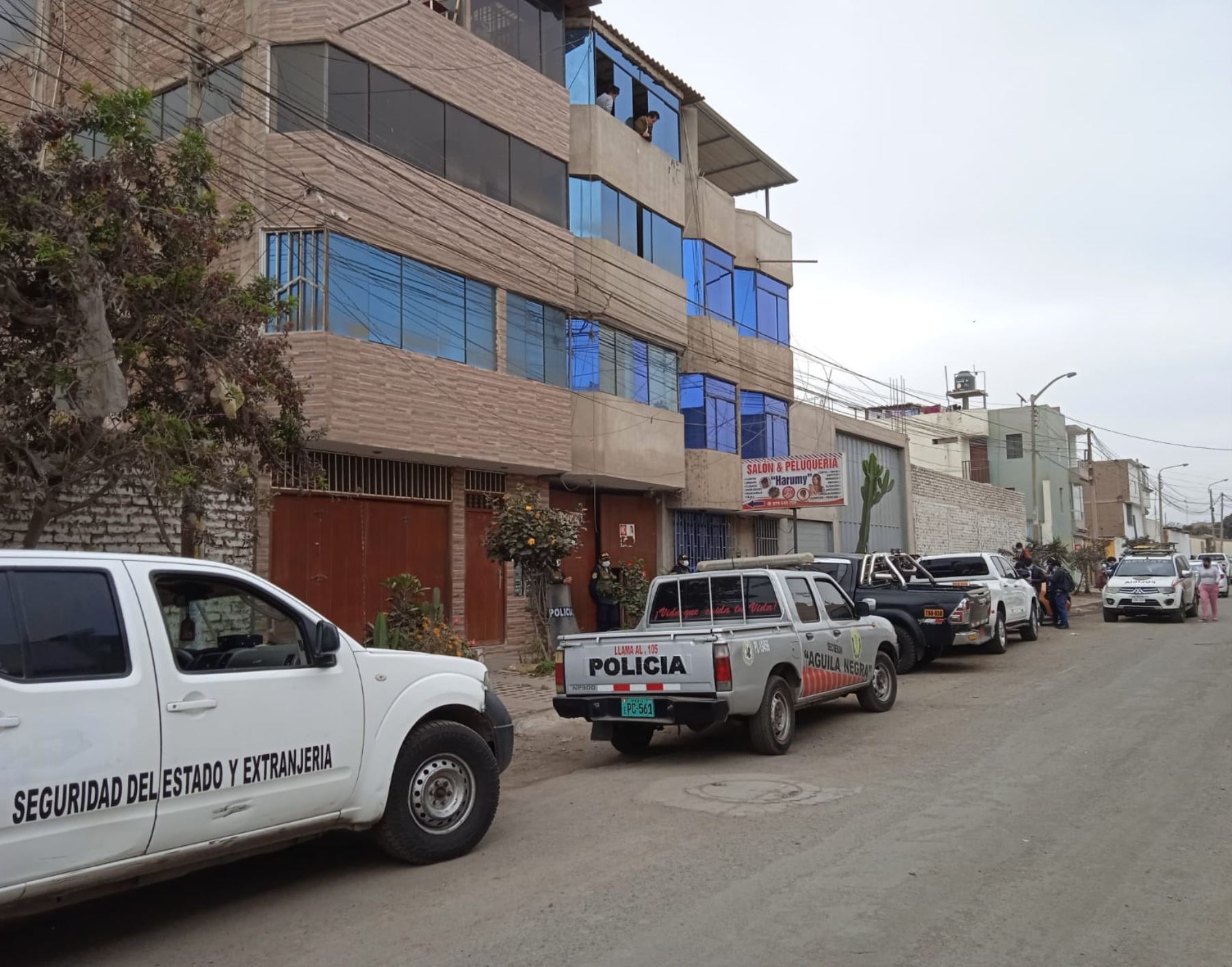 Policía allana inmuebles de alcaldes de Julcán y Calamarca