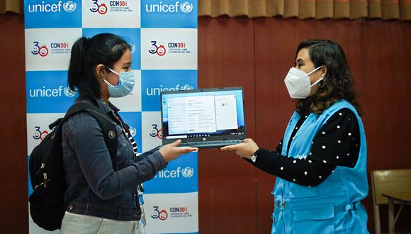 UNICEF dona 200 laptops a estudiantes para capacitarlas en Tecnología