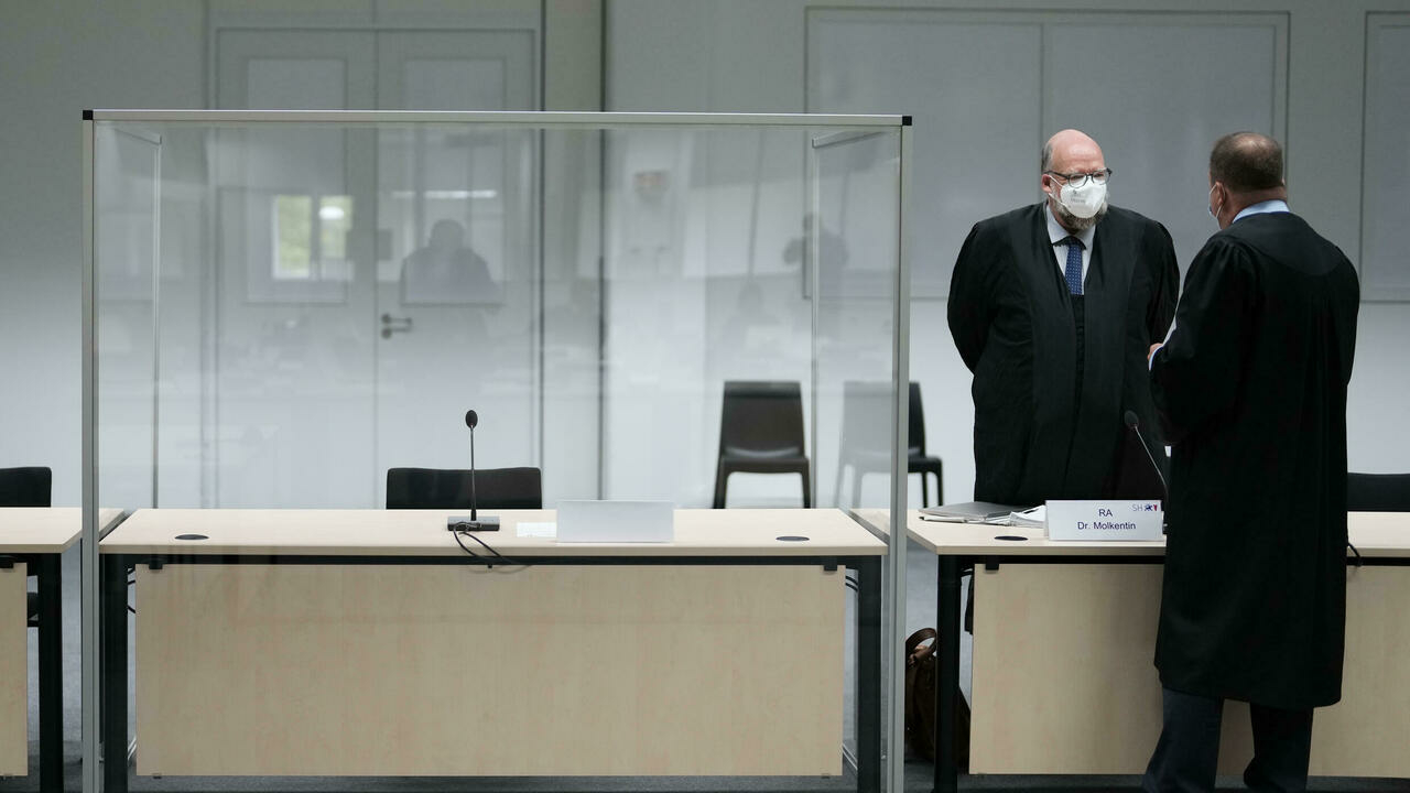 Alemania: Se fuga de su juicio exsecretaria de un campo de concentración