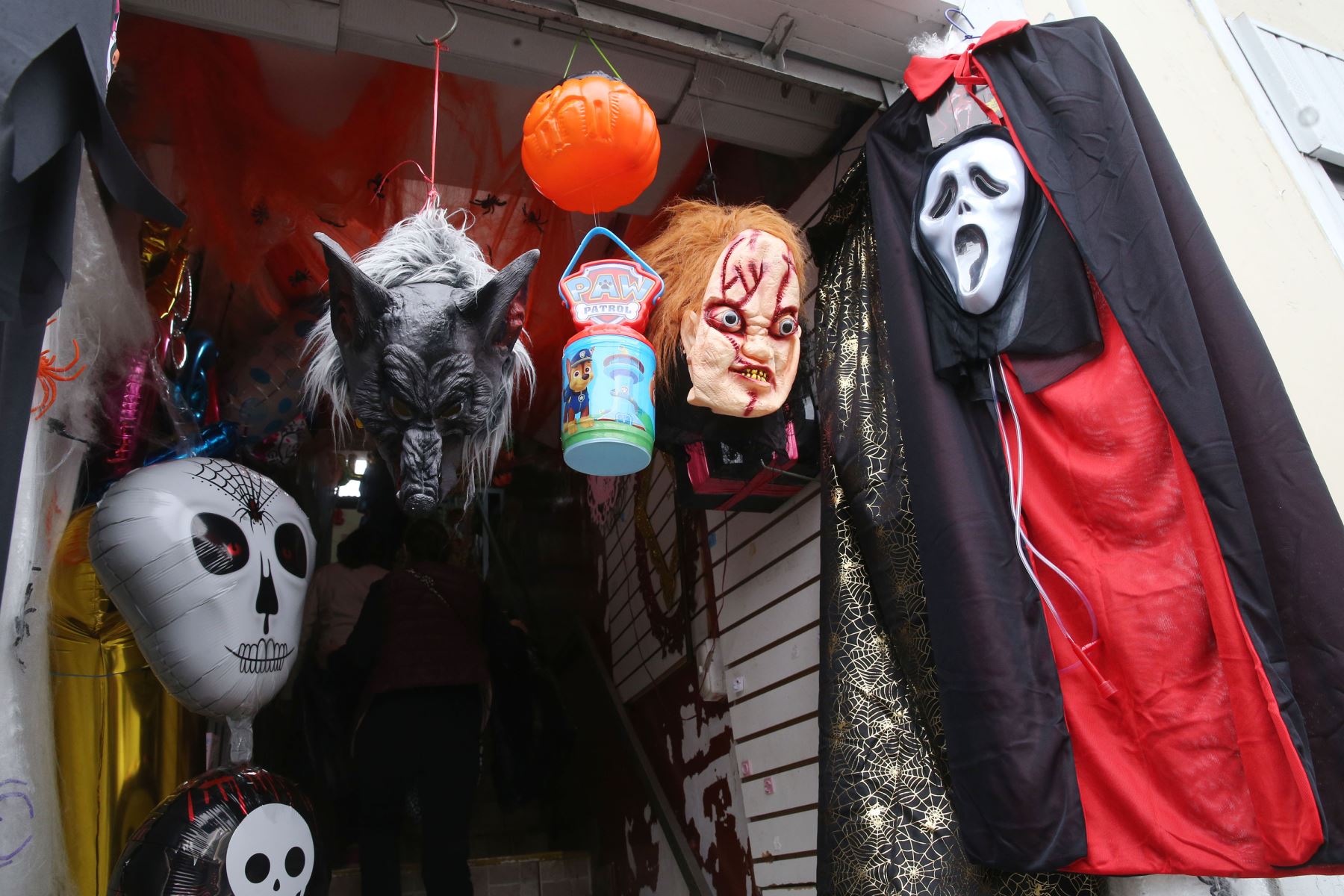 Prohíben fiestas por Halloween y el Día de la Canción Criolla