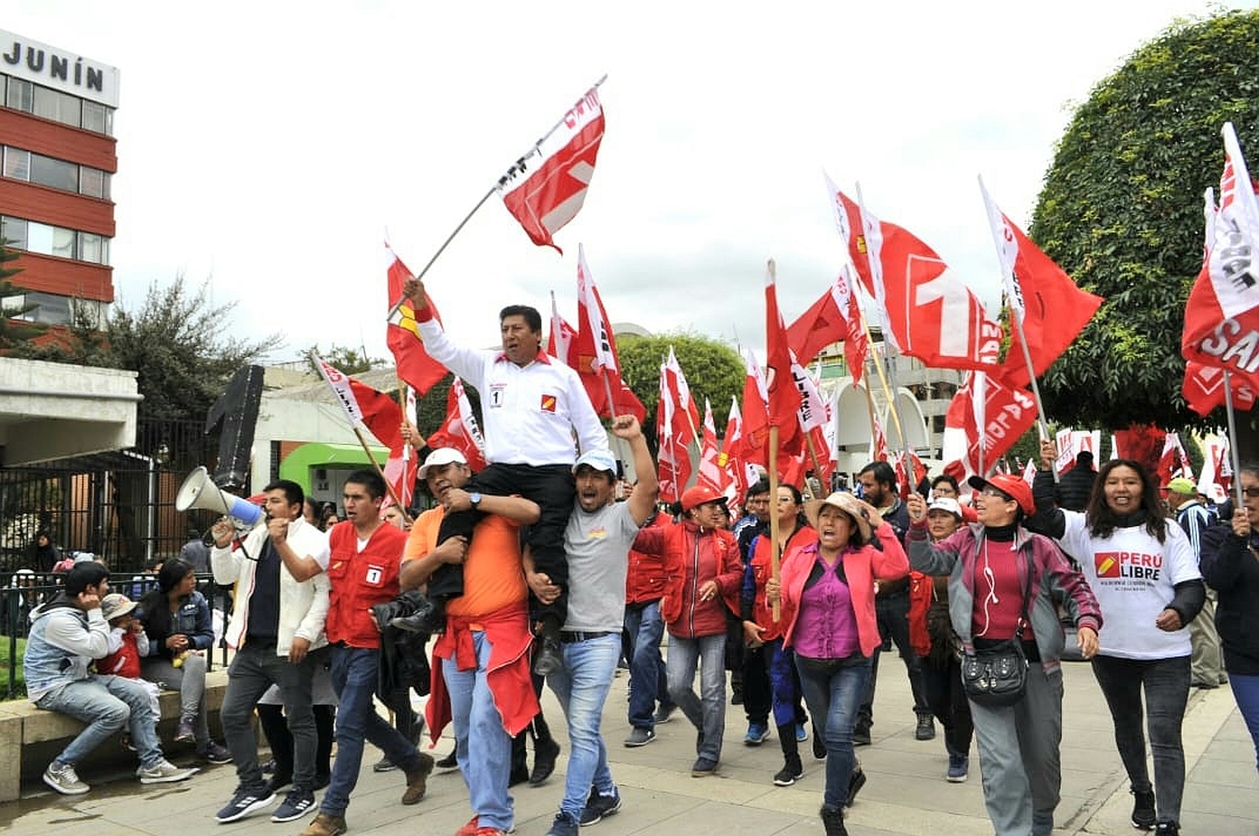 Rebelión en Perú Libre contra Pedro Castillo