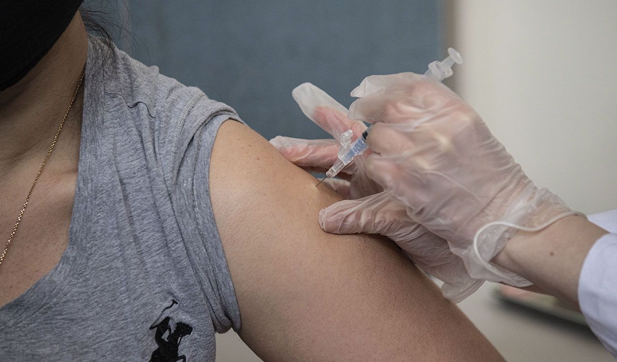 EE. UU. : Miembros del personal de salud son despedidos por no ponerse vacuna