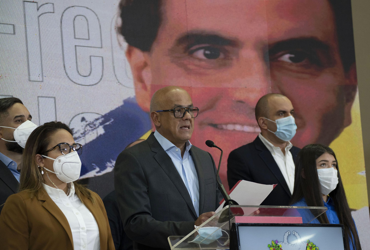 Venezuela suspende diálogo con la oposición tras extradición de Saab