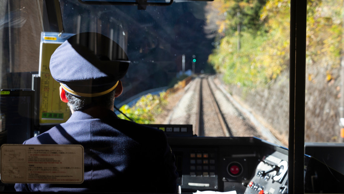 Japón: Conductor de tren denunció por sanción de medio dólar tras retrasarse un minuto