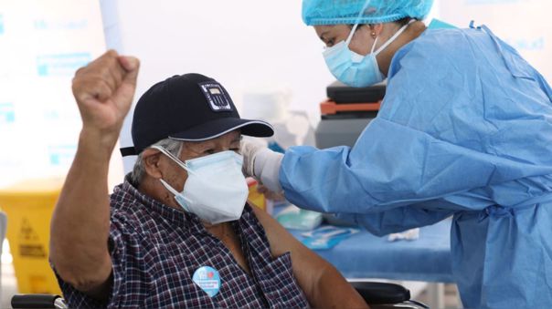 400 000 adultos mayores de 50 años aún no acuden a vacunarse, según ministro Cevallos