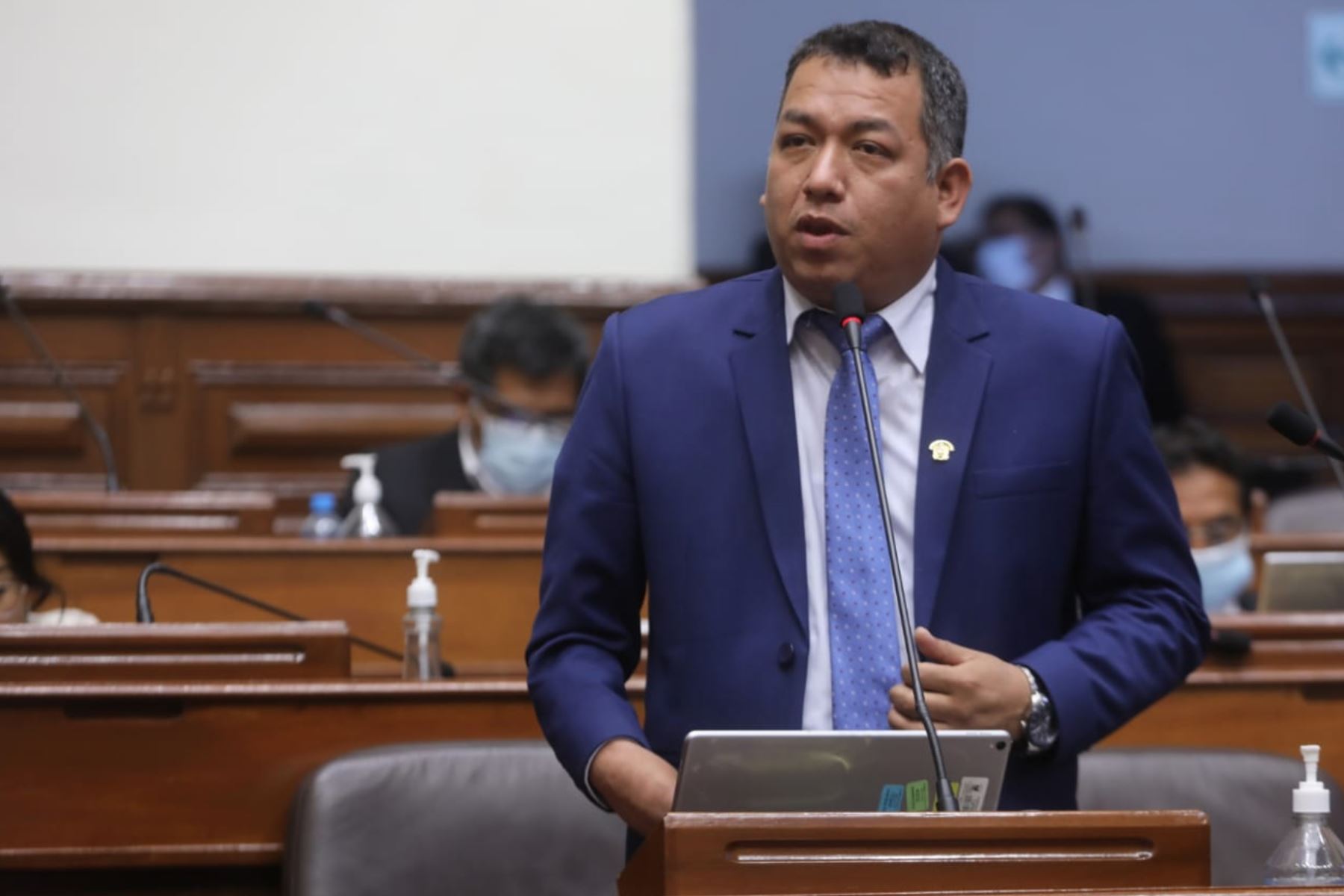 Congresista Espinoza no considera que se deba dar una vacancia presidencial
