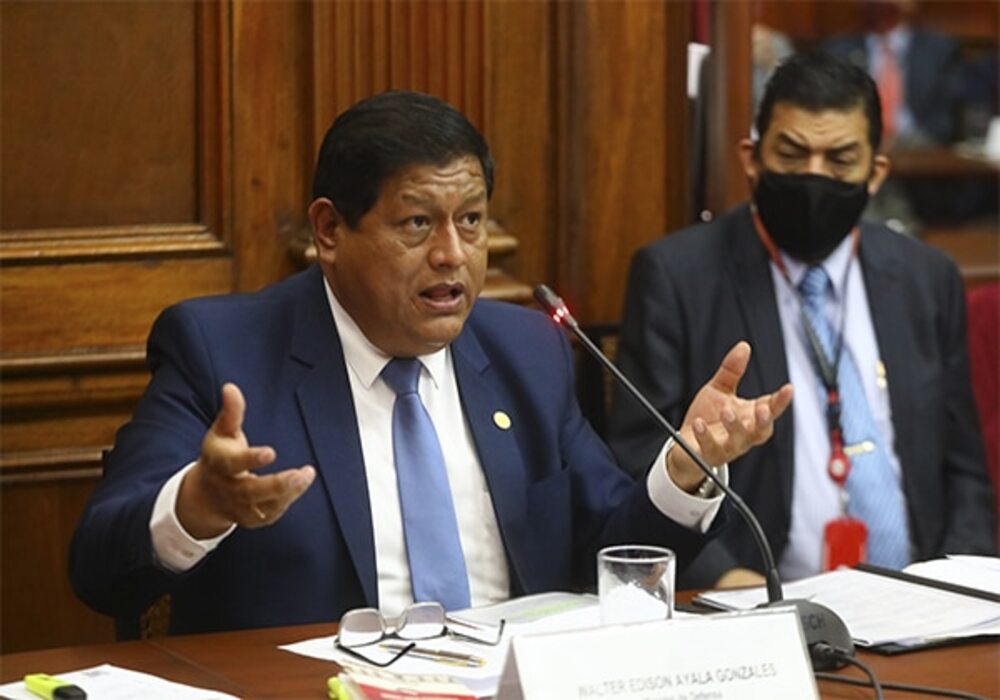 Walter Ayala confiesa que el presidente Castillo aún está evaluando su renuncia
