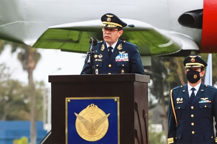Excomandante general FAP señala a Pacheco y Ayala