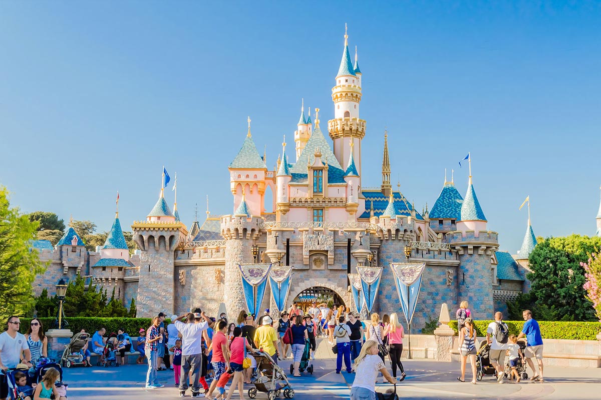 Disney cierra el año fiscal con ganancias de 2.024 millones de dólares