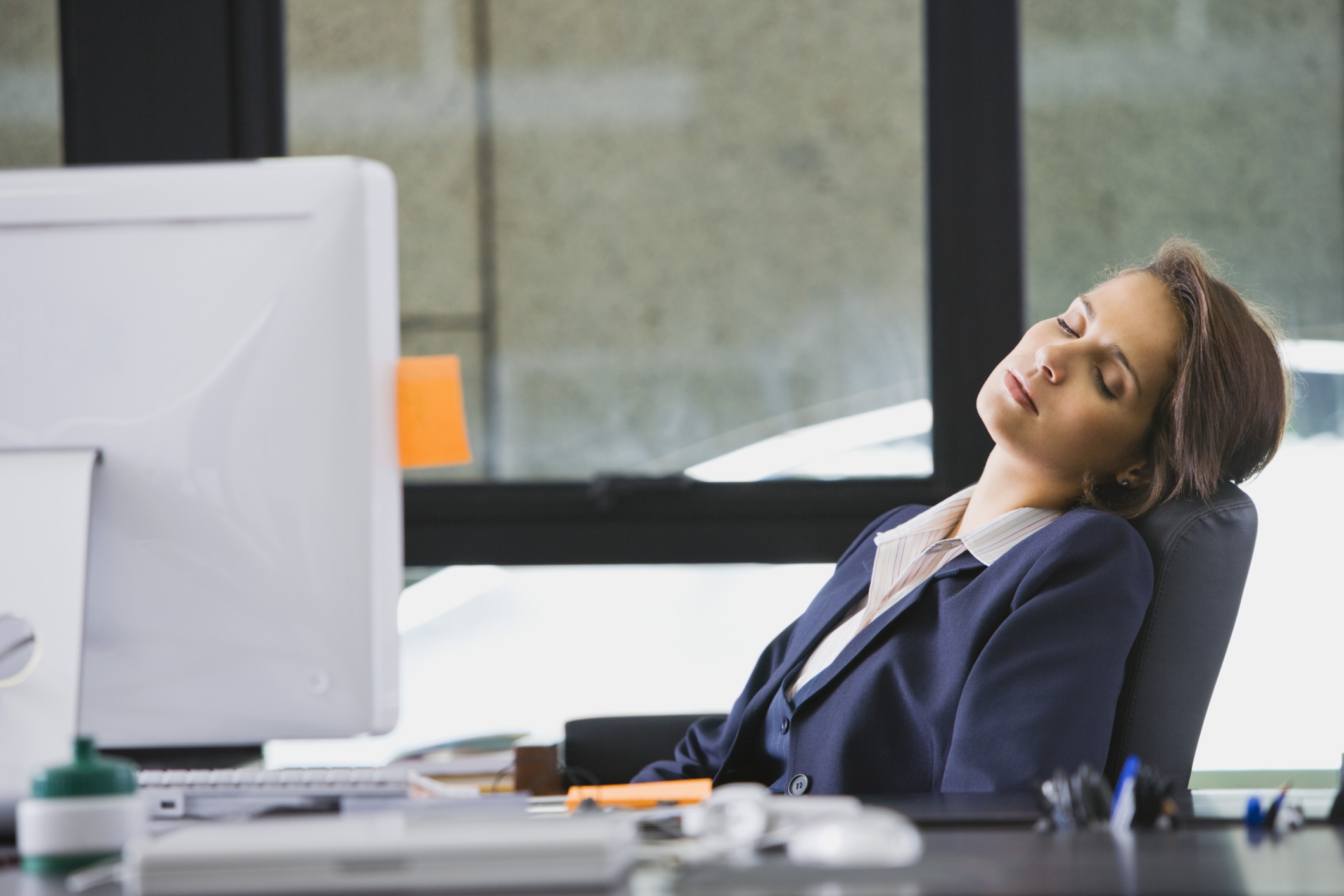 ¡Atención! Quedarse dormido en el trabajo te puede costar el despido