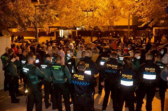 España conmovida por asesinato de niño por reincidente que lo raptó con engaños