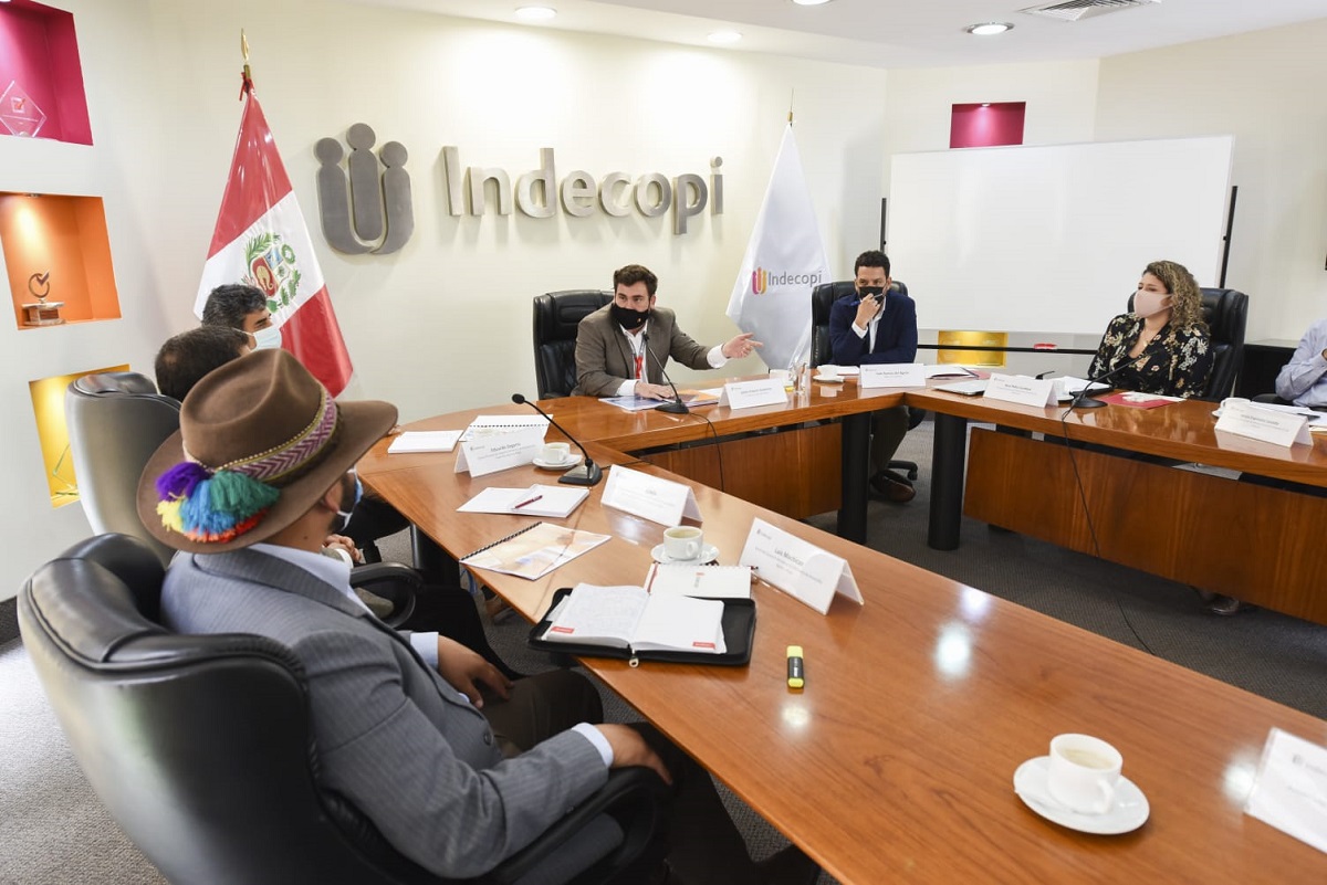 Presidente de Indecopi se compromete a defender sectores productivos nacionales en reunión con SNI