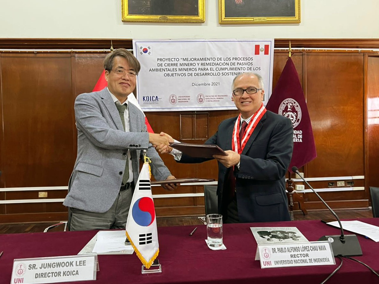 Corea y UNI firman convenio para  educar sobre actividades mineras