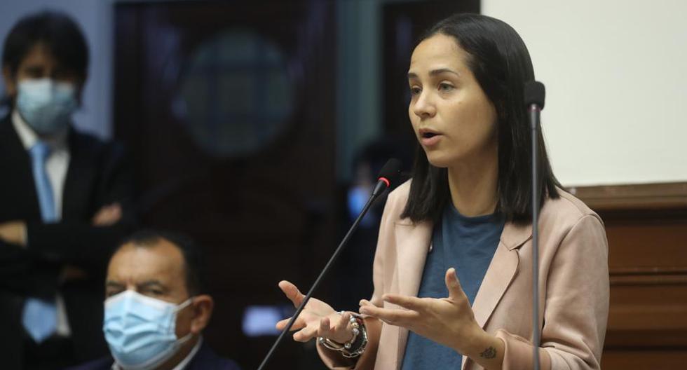Legisladores presentan denuncia contra Bazán