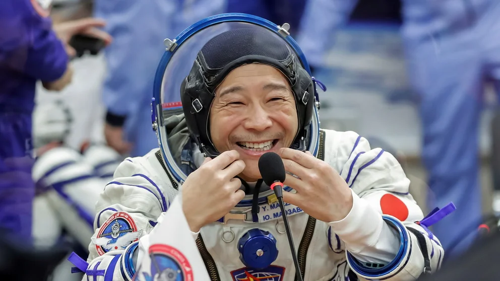 Multimillonario japonés repartió miles de dólares desde el espacio