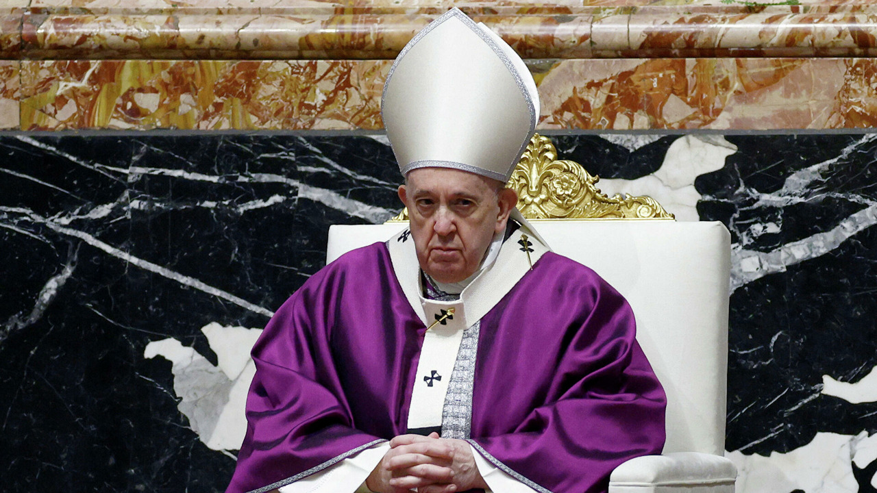 Papa pide detener naufragio de la civilización por abandonar migrantes