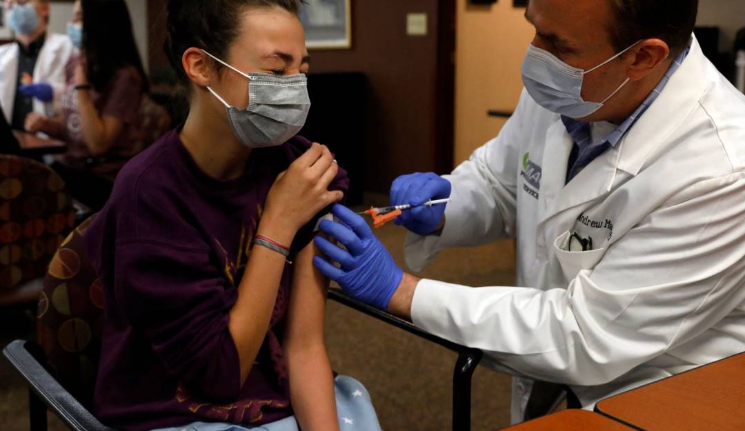 EE.UU: La FDA ordenó el refuerzo de la vacuna Pfizer para los menores de 12 a 15 años