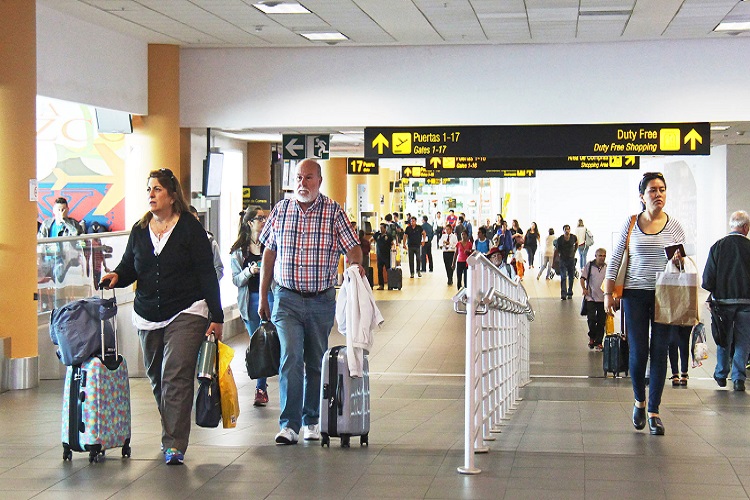 Estos son los requisitos para viajar en transporte aéreo y terrestre