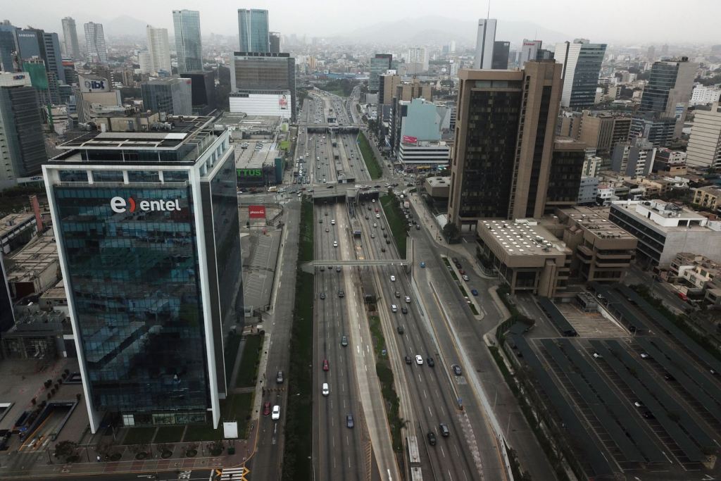 Economía peruana puede crecer 5% este año según Perucámaras