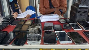 Carabayllo: PNP incautó celulares robados en galería