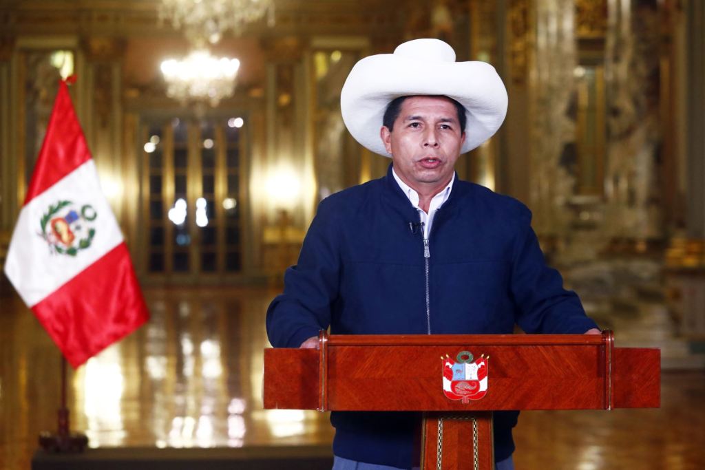 Acusan a Castillo de traición a la patria