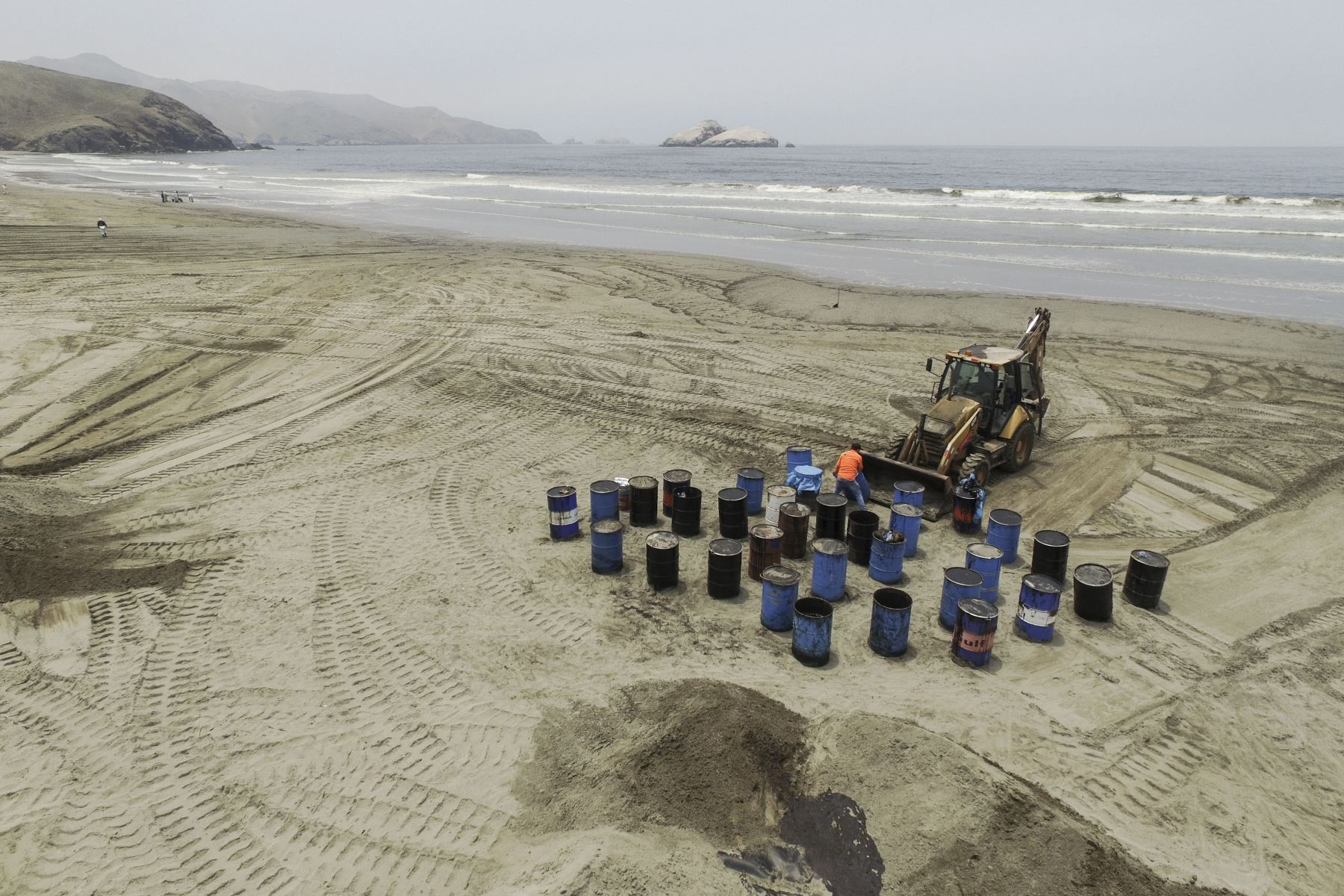 Derrame contamina playas desde Ventanilla a Huaral