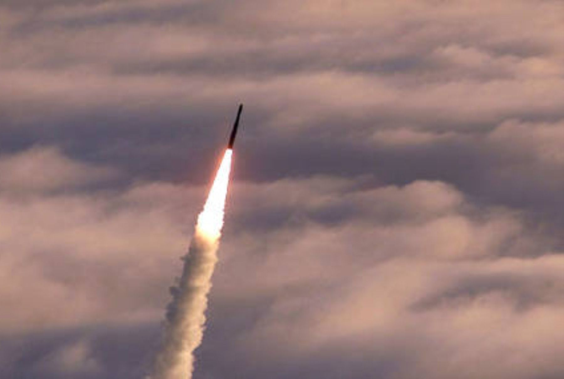 Corea del Norte dispara su cohete más potente de hace 5 años