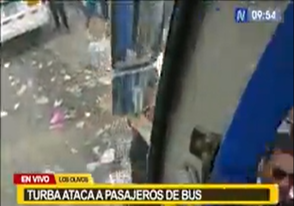 Los Olivos: Atacan bus de transporte con piedras y asaltan pasajeros