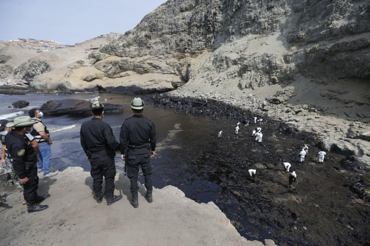 Emergencia ambiental por 90 días zona afectada por derrame de petróleo