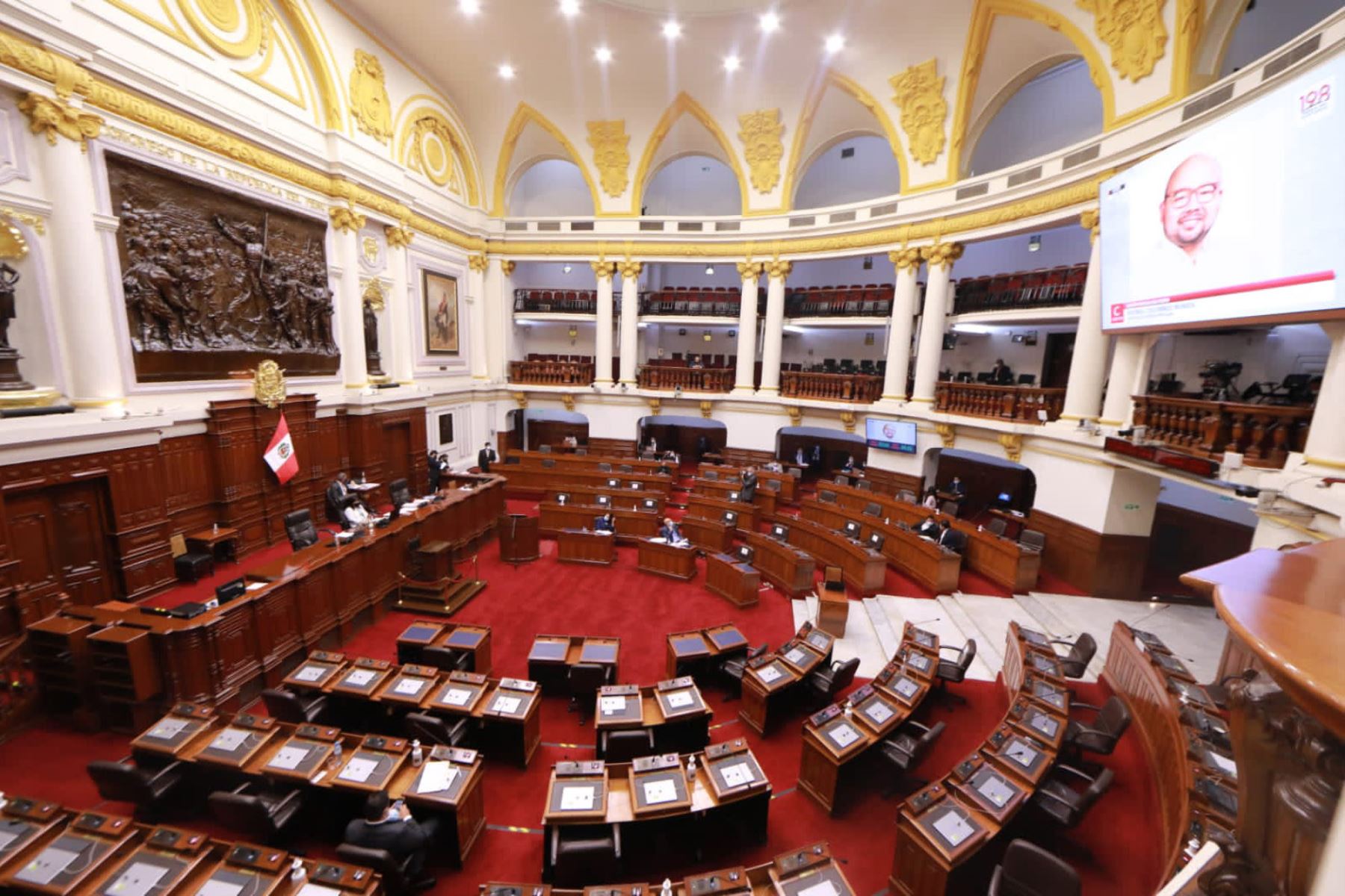 Congresista Jorge Morante defiende la ley aprobada por el Congreso sobre el referéndum