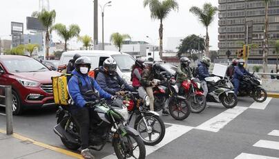 Mininter prohíbe que dos personas viajen en una motocicleta