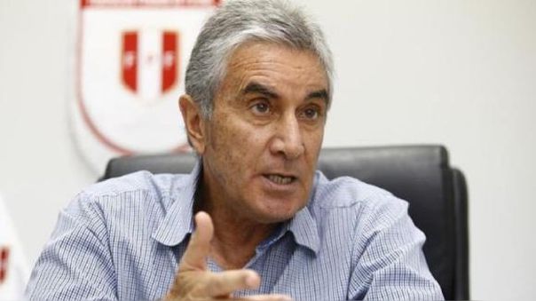 Oblitas criticó los precios de las entradas del Perú ante Uruguay