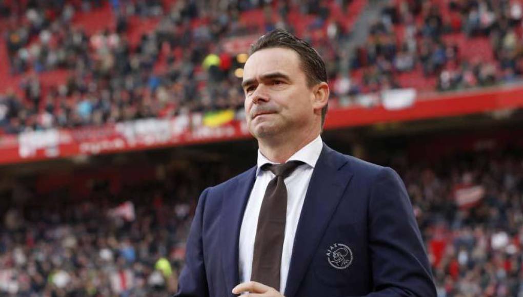 Marc Overmars separado del Ajax por ‘mensajes inapropiados’