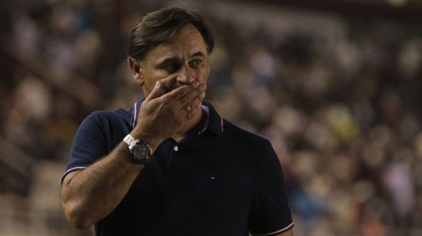 Carlos Bustos continúa sin victorias con Alianza Lima