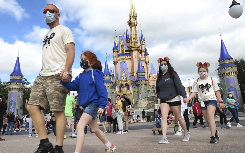 ¡Ya no va más! No exigirán el uso de mascarillas a personas vacunados en los parques de Disney