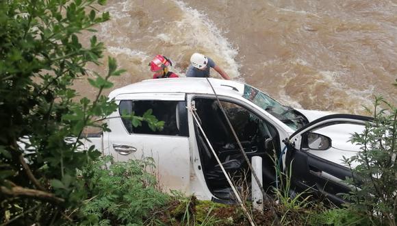 Huancavelica: Menor roba camioneta y la hunde en río Ichu