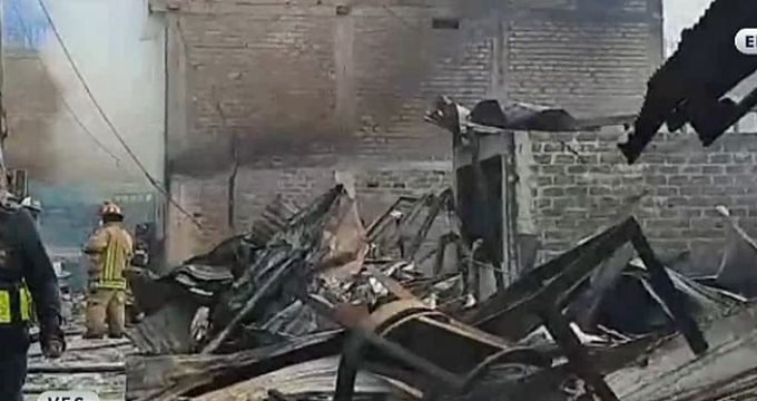 VES: Un incendio consumió alrededor 20 talleres de carpintería