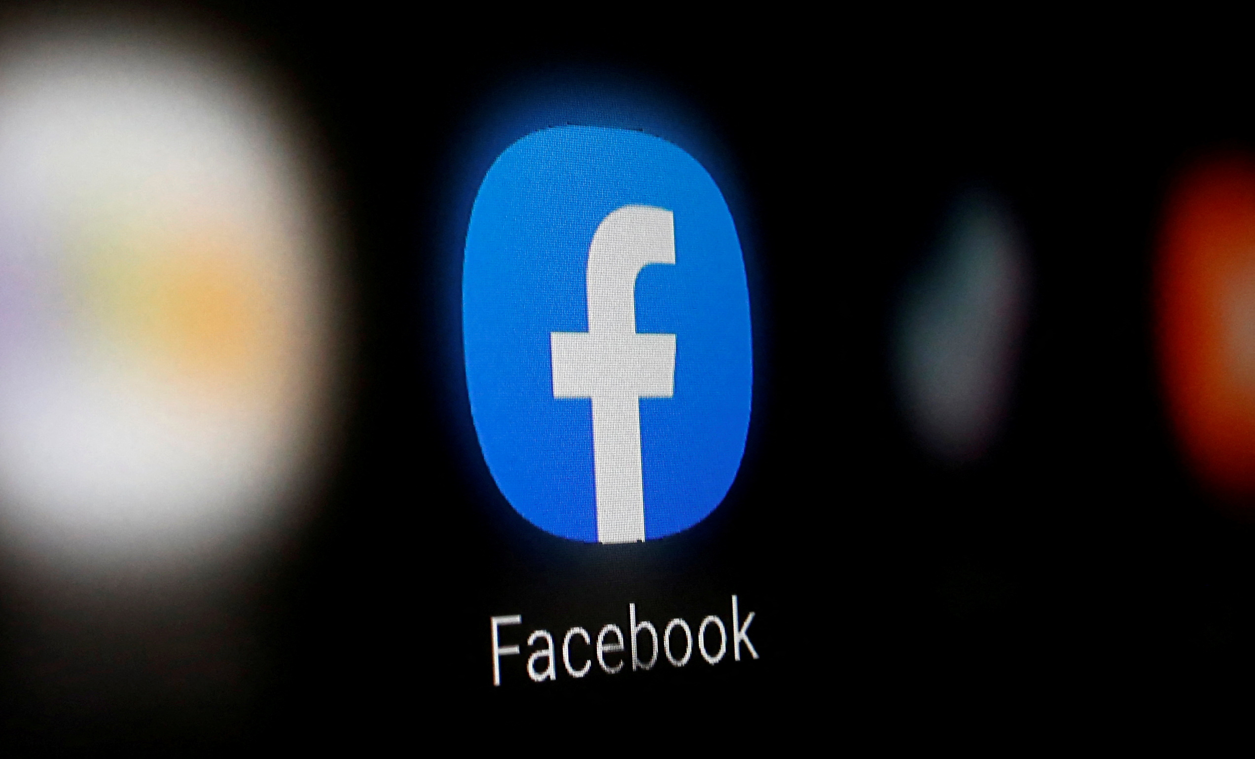 Rusia restringe el uso de Facebook