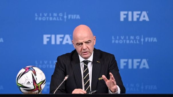 FIFA abre mercado de pases para jugadores que militan en Rusia y Ucrania