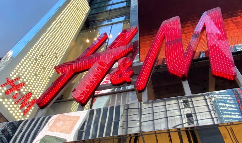 Cadena de ropa H&M suspende sus ventas en Rusia