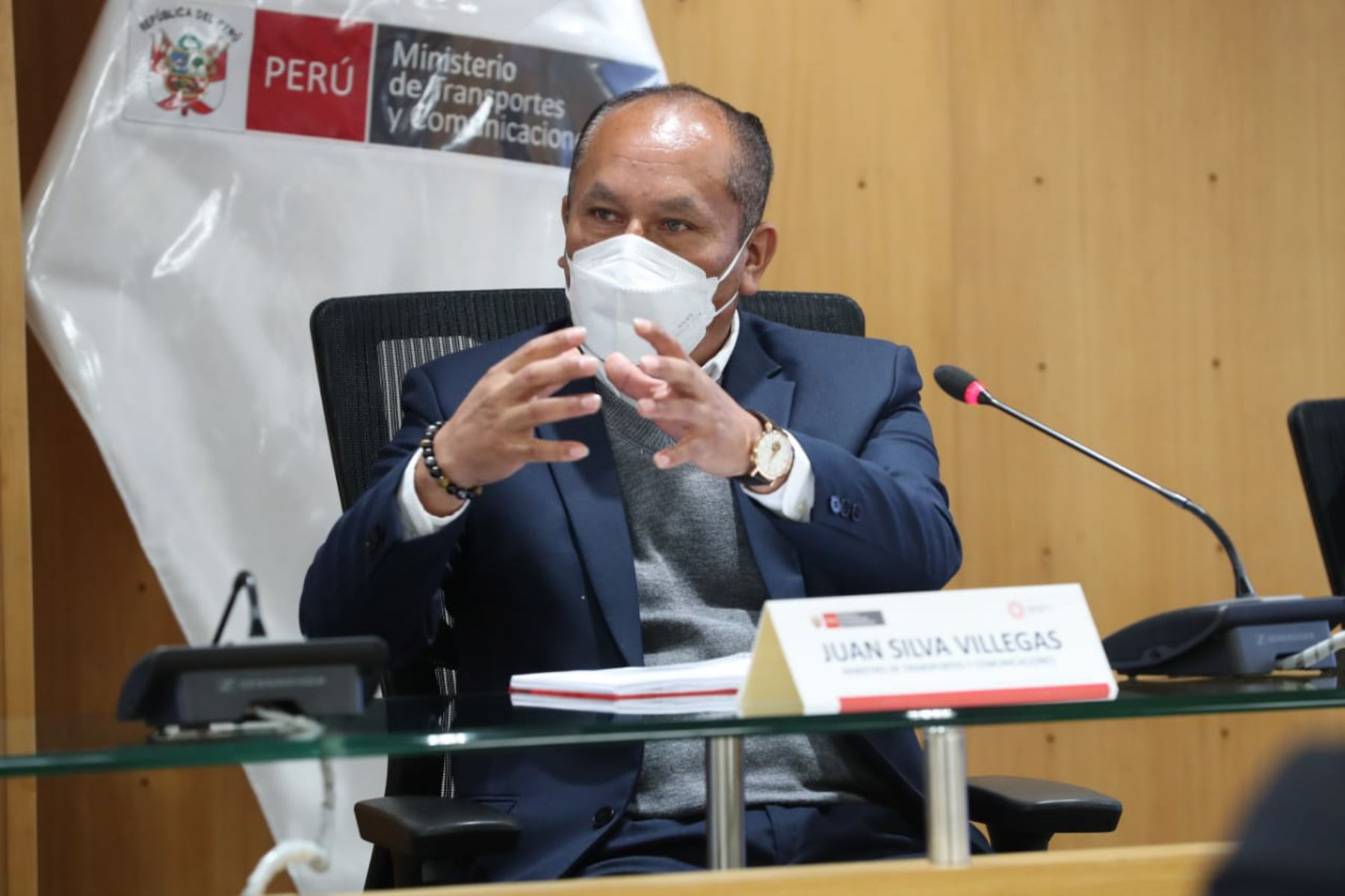 Juan Silva: “Y que quede muy claro: el Ministerio de Transportes y mi persona no compra votos”