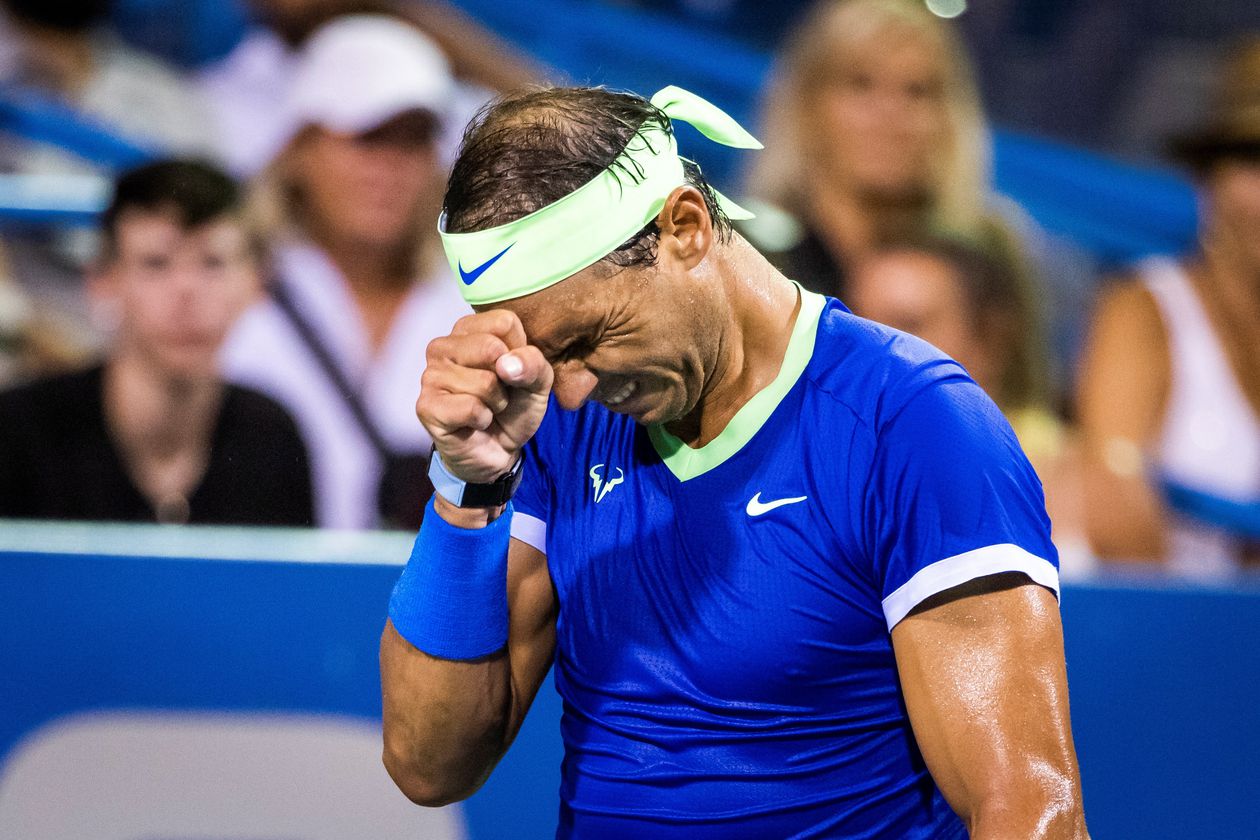 Rafael Nadal sufre una lesión en las costillas