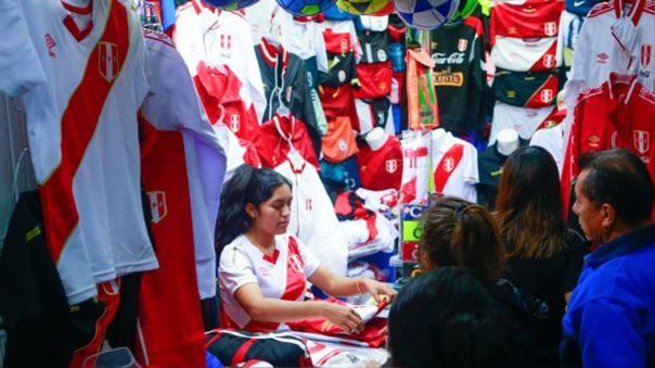 Aumentó la venta de camisetas peruanas en Gamarra