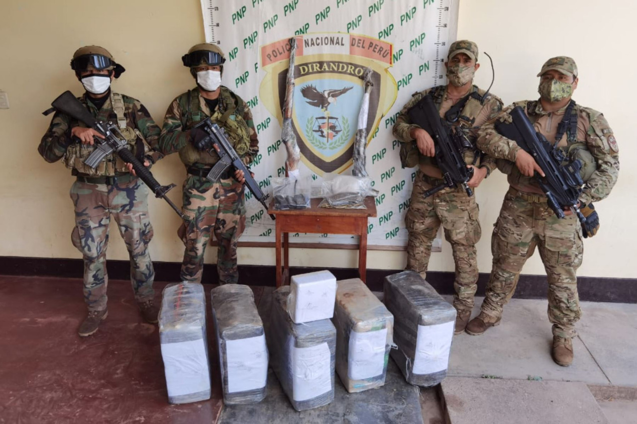 Policía decomisa voluminoso alijo de 200 kilos de cocaína