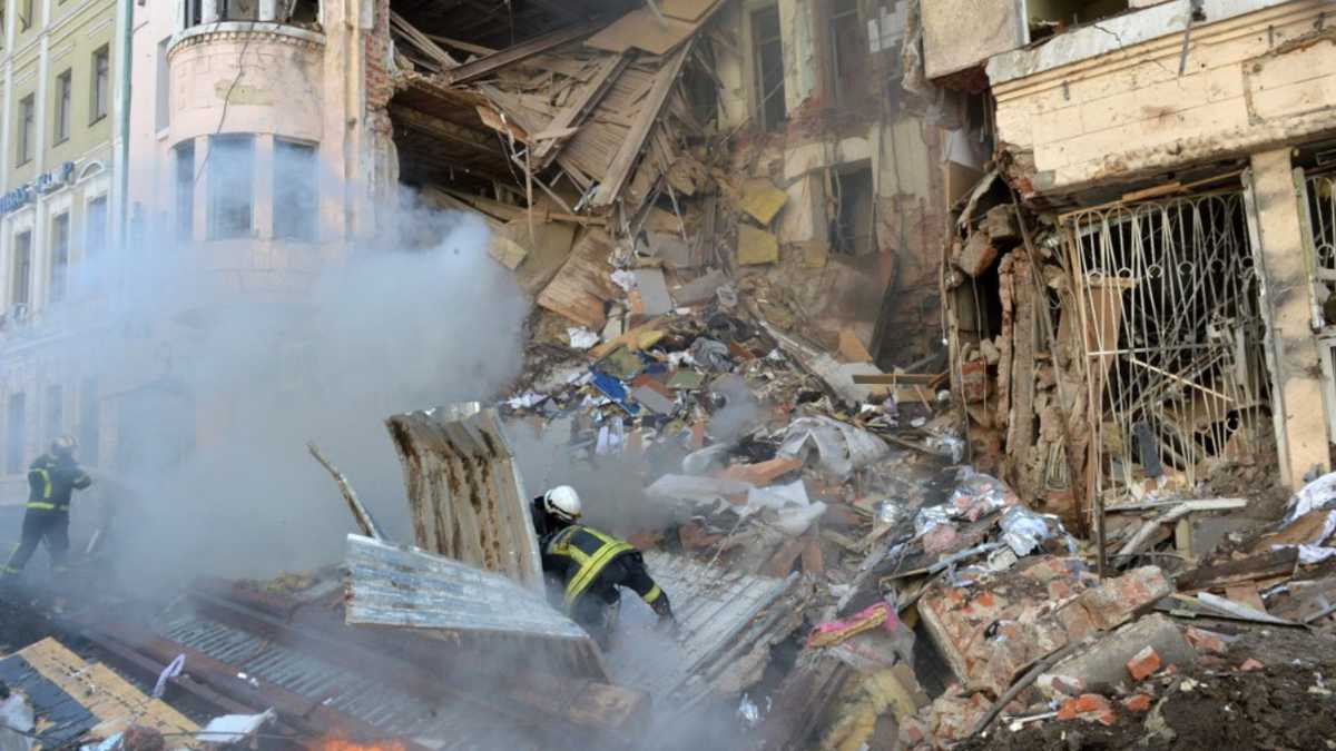 Mueren 9 civiles en otro bombardeo a torre de TV